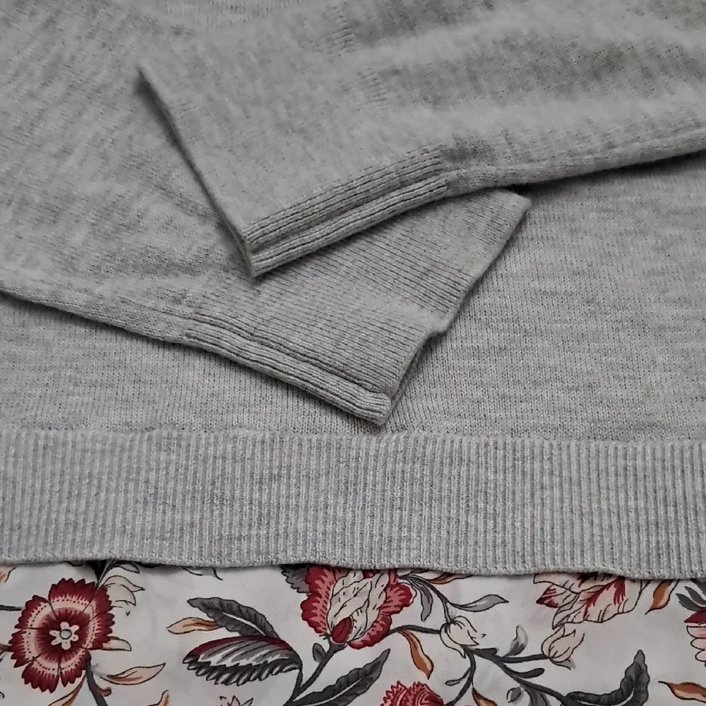 LOFT Light Gray Knit Top